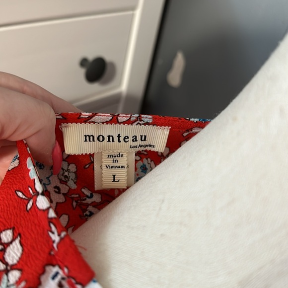 2/$25 Monteau floral Blouse - Picture 6 of 6